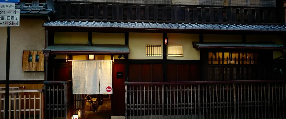 Traditional Japanese bath with wooden tub and folded yukata in a Kyoto ryokan